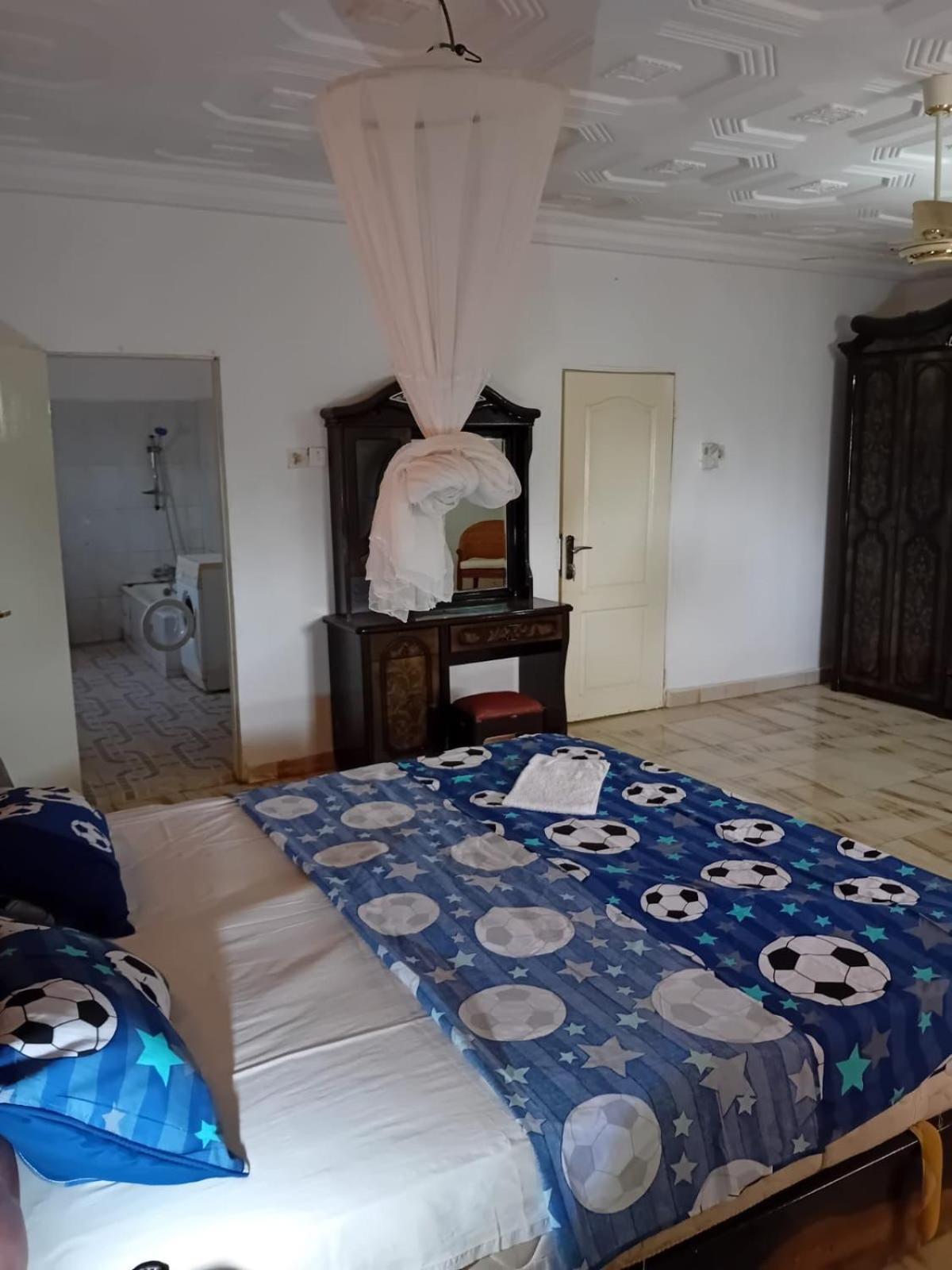 Fhs Foundation House Bijilo Екстер'єр фото